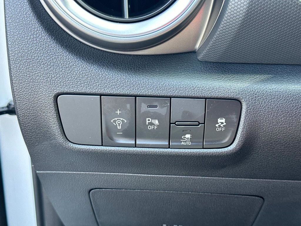 Vehicle image 21 of 27