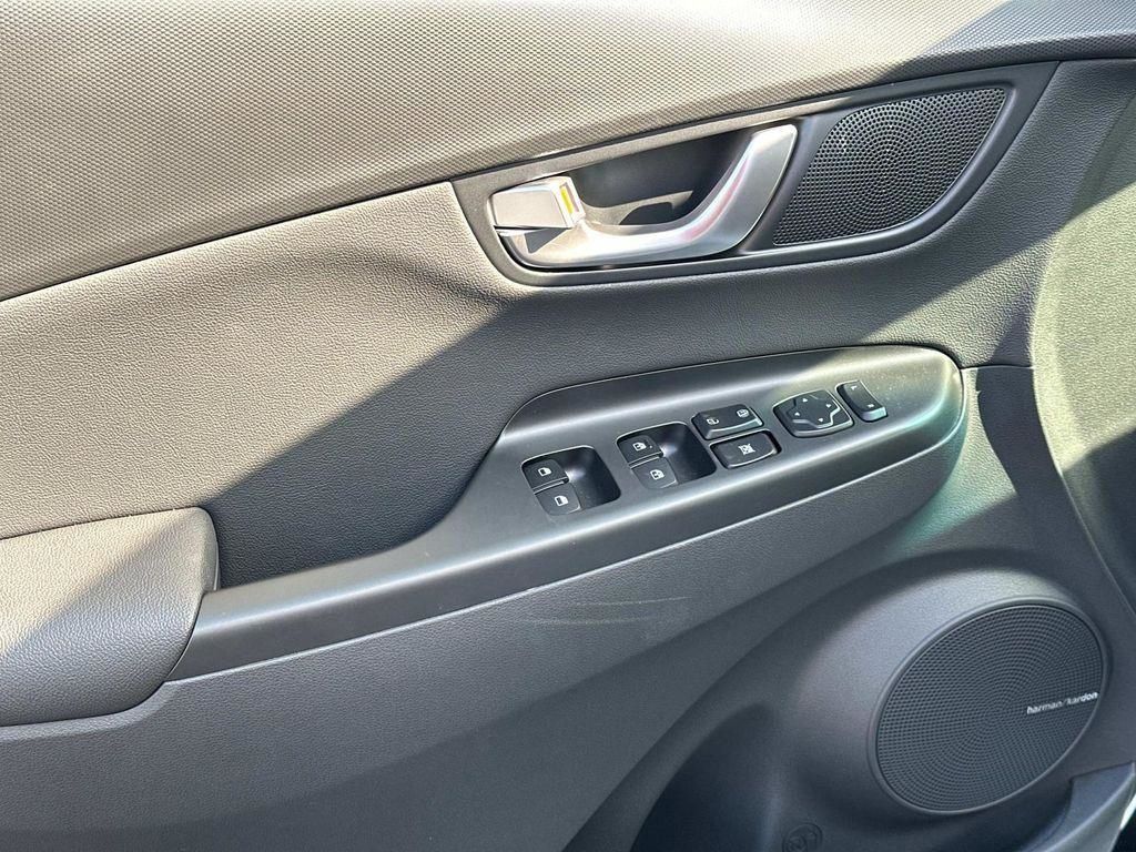 Vehicle image 19 of 27
