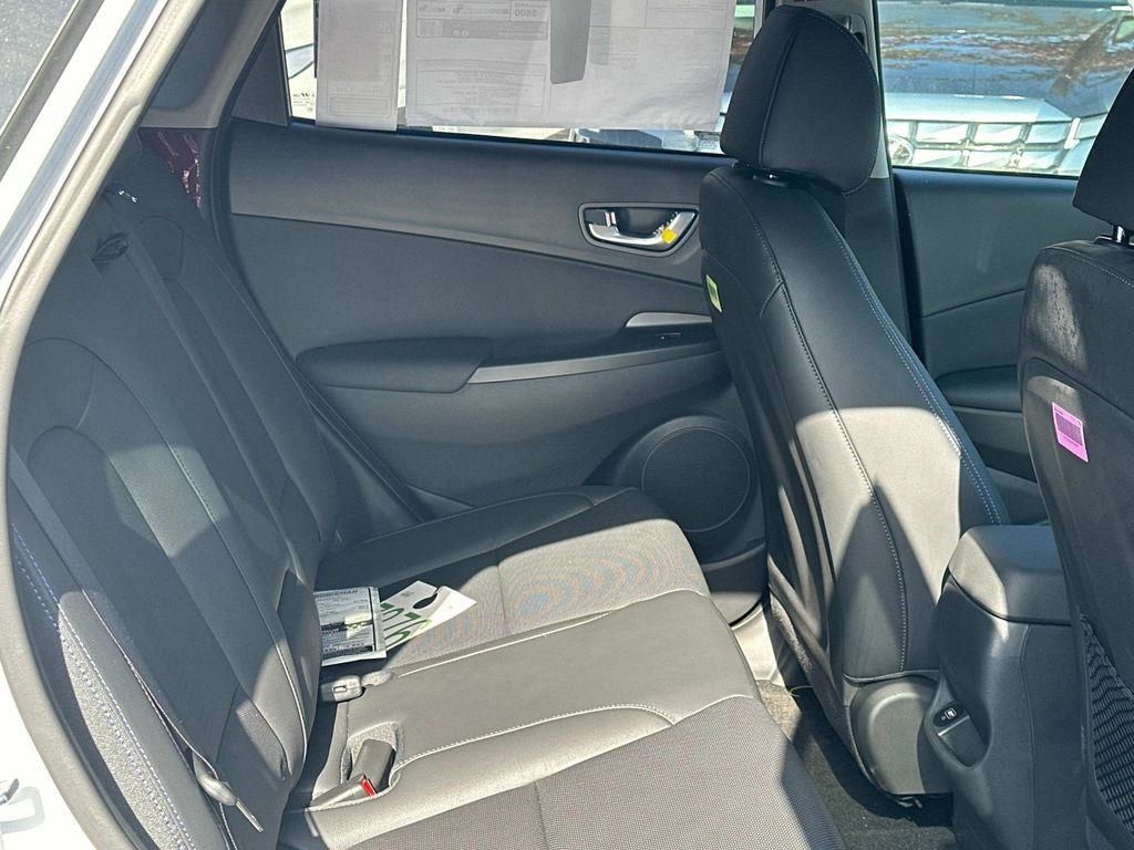 Vehicle image 8 of 27