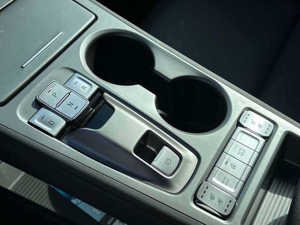 Vehicle image 18 of 27