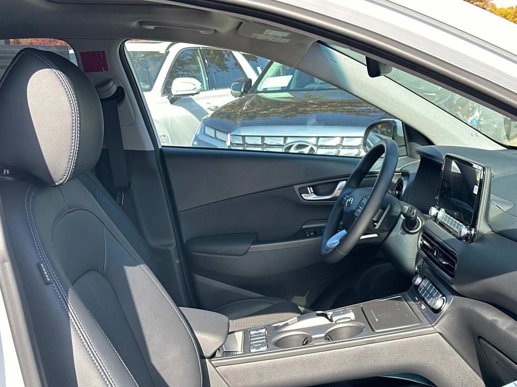Vehicle image 10 of 27