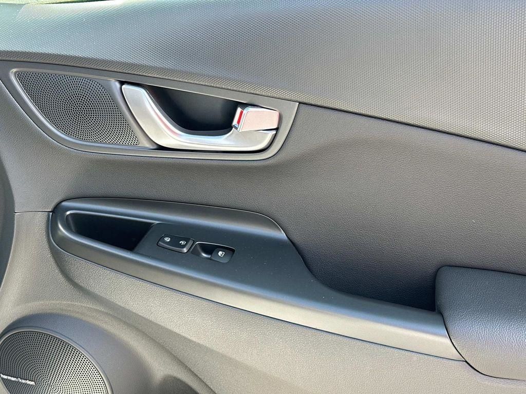 Vehicle image 20 of 27