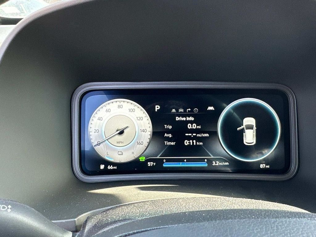 Vehicle image 14 of 27