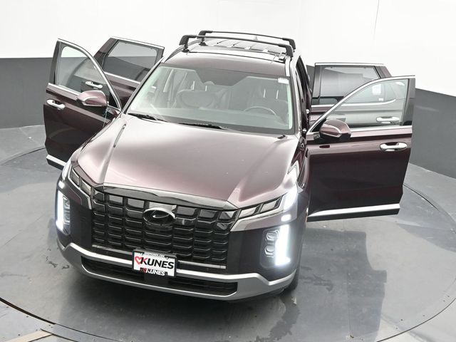 Vehicle image 4 of 70