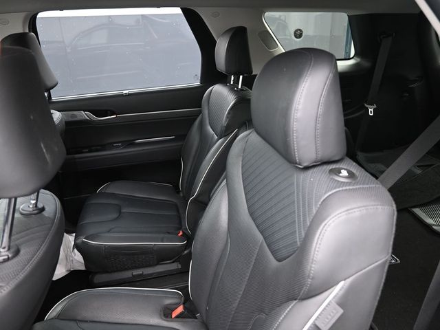 Vehicle image 68 of 70