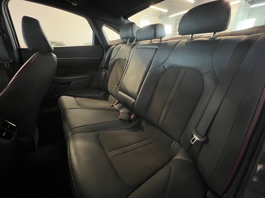 Vehicle image 18 of 24