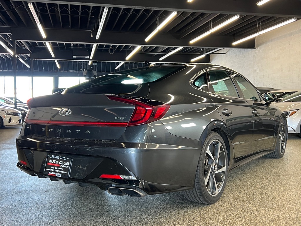 Vehicle image 3 of 24