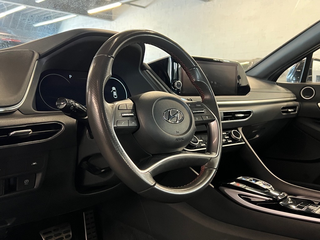 Vehicle image 7 of 24