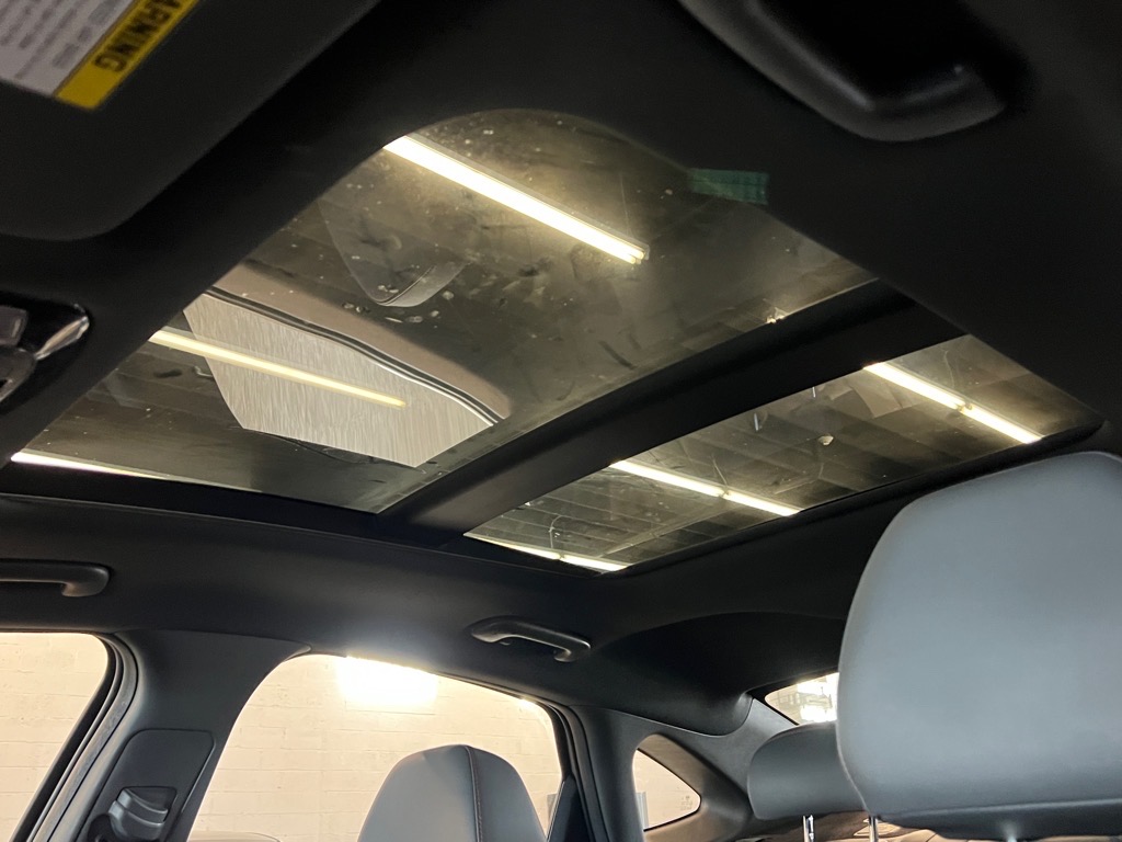 Vehicle image 17 of 24