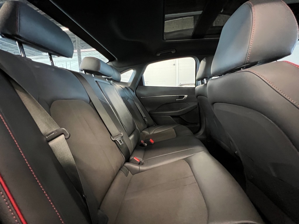 Vehicle image 20 of 24