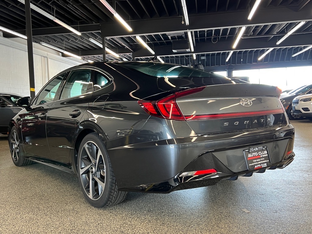 Vehicle image 4 of 24