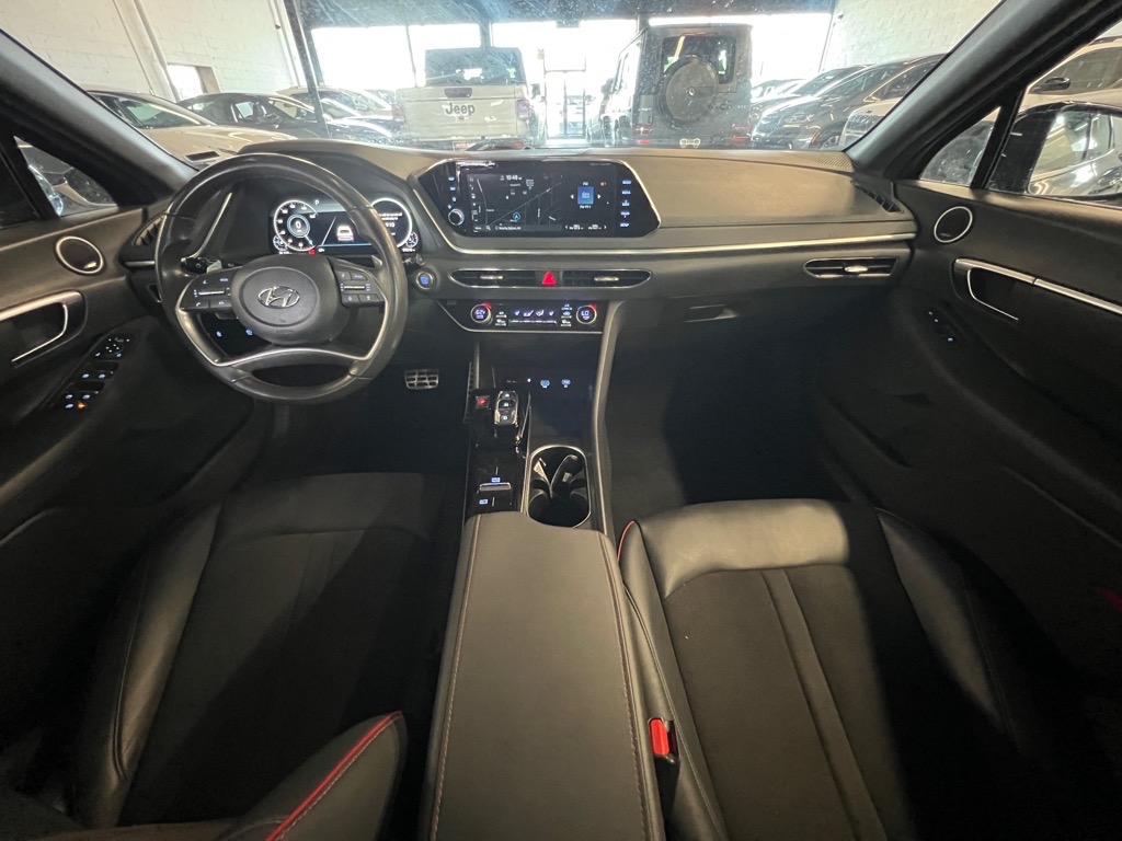 Vehicle image 19 of 24
