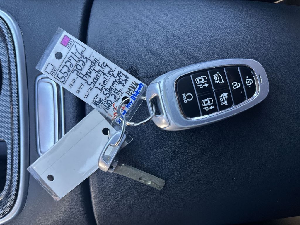 2023 Hyundai Santa Fe Limited Image 31 of 35