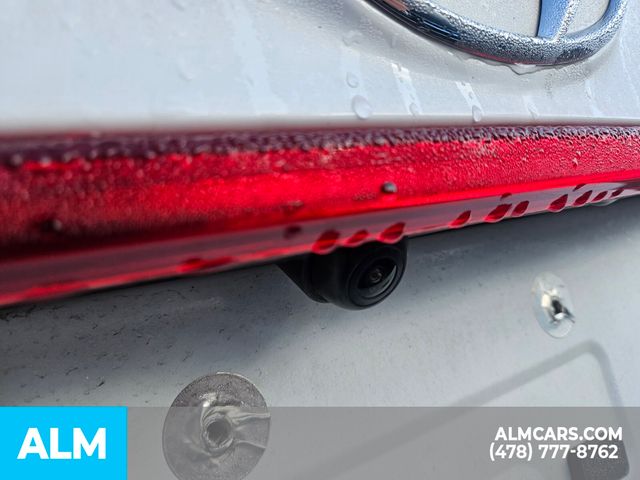 Vehicle image 18 of 25