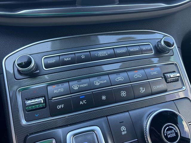 Vehicle image 20 of 34