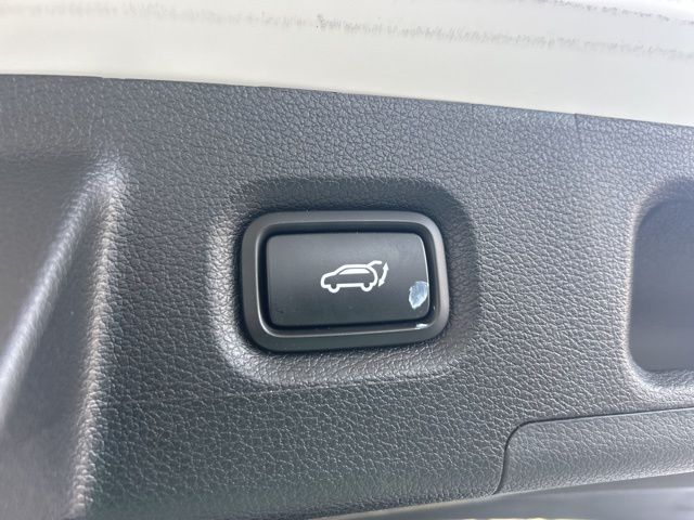Vehicle image 29 of 34