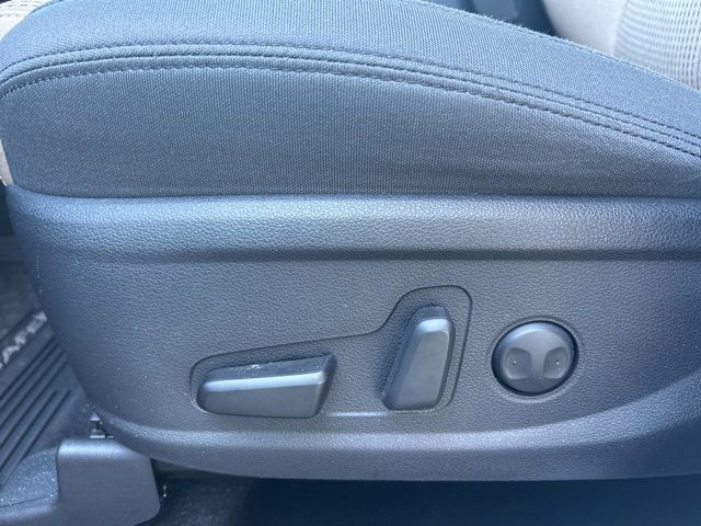 Vehicle image 13 of 34