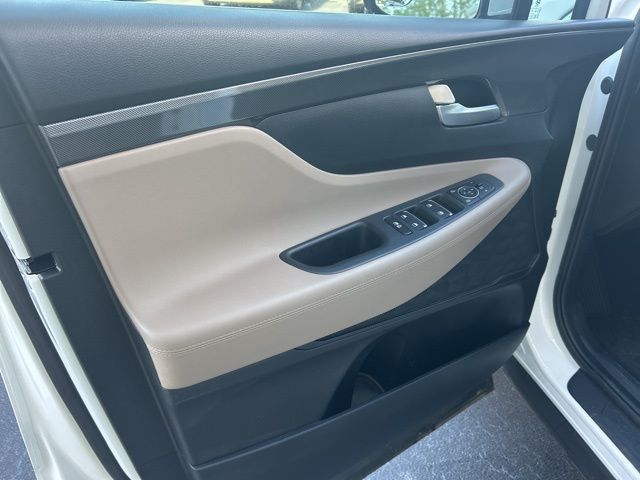 Vehicle image 10 of 34