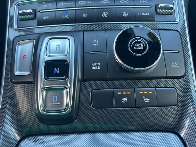 Vehicle image 21 of 34