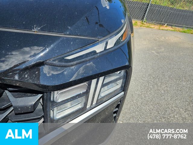 Vehicle image 21 of 25