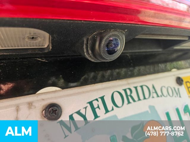 Vehicle image 19 of 25
