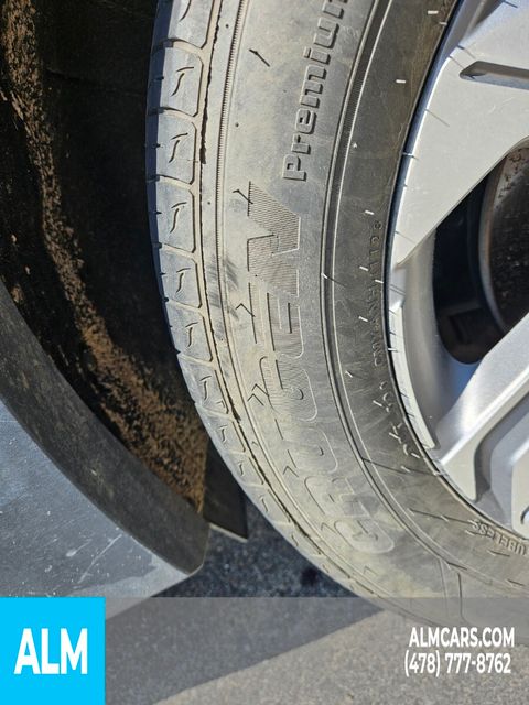 Vehicle image 13 of 25