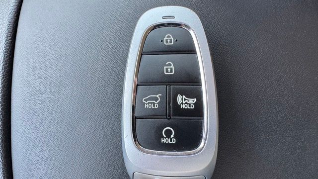 Vehicle image 29 of 32
