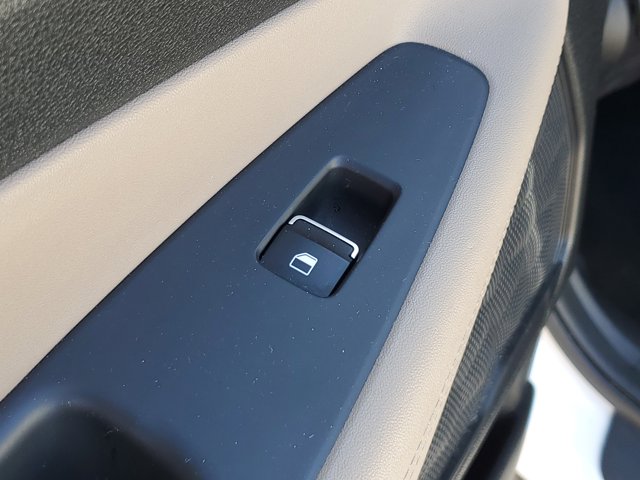 Vehicle image 18 of 32