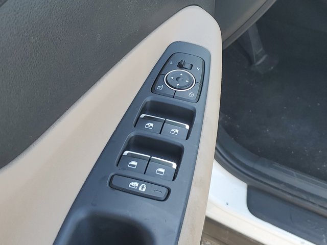 Vehicle image 26 of 32