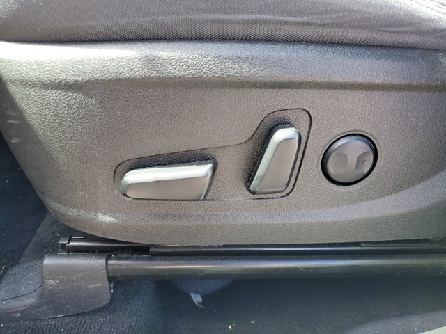 Vehicle image 25 of 32
