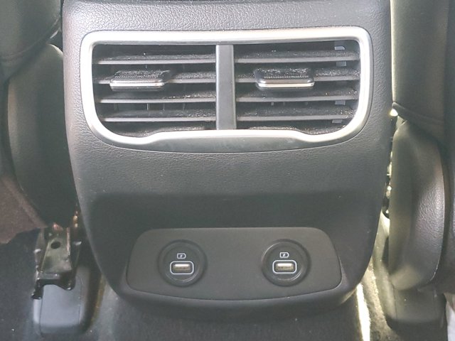 Vehicle image 19 of 32