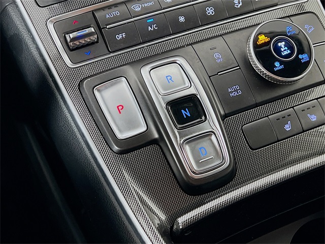 Vehicle image 21 of 36