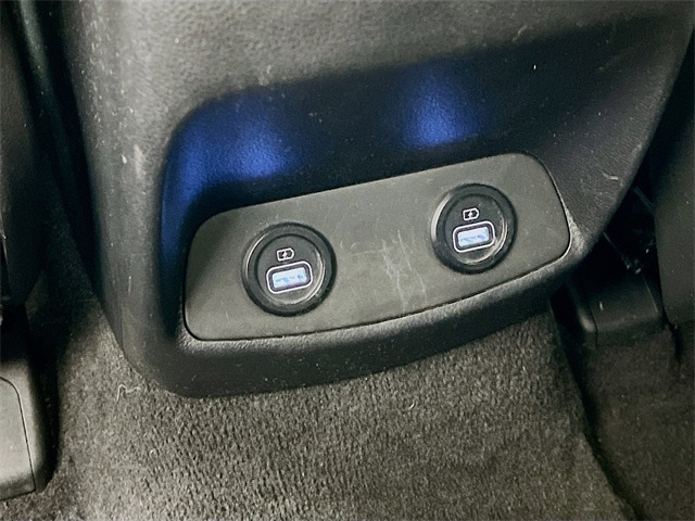 Vehicle image 31 of 36