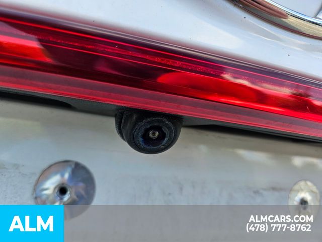 Vehicle image 22 of 25