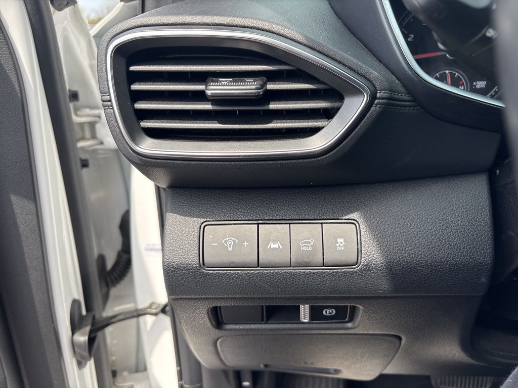 Vehicle image 15 of 19