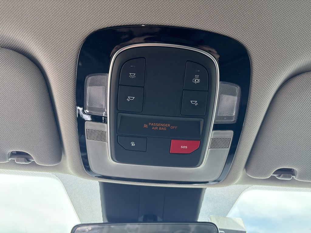 Vehicle image 18 of 19