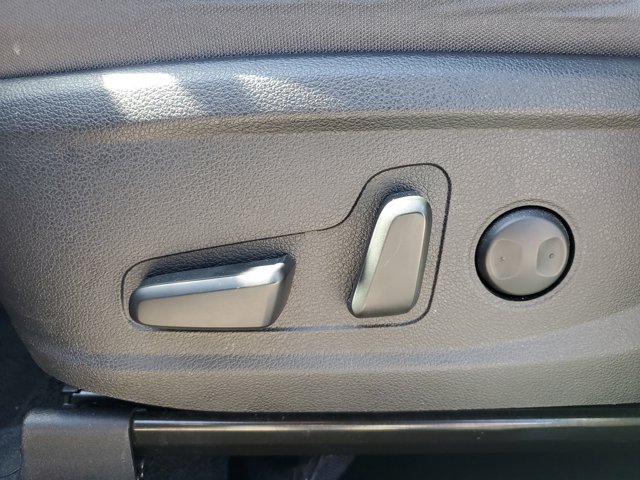Vehicle image 26 of 33