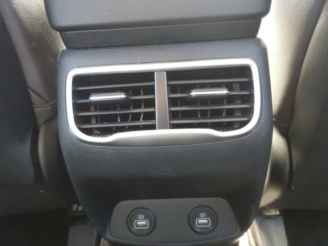 Vehicle image 20 of 33