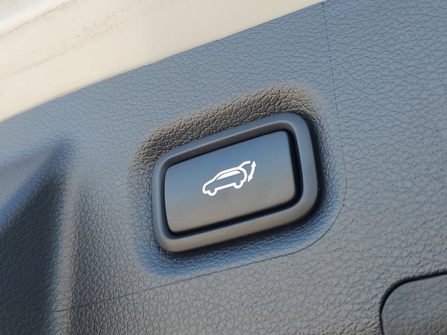 Vehicle image 15 of 33