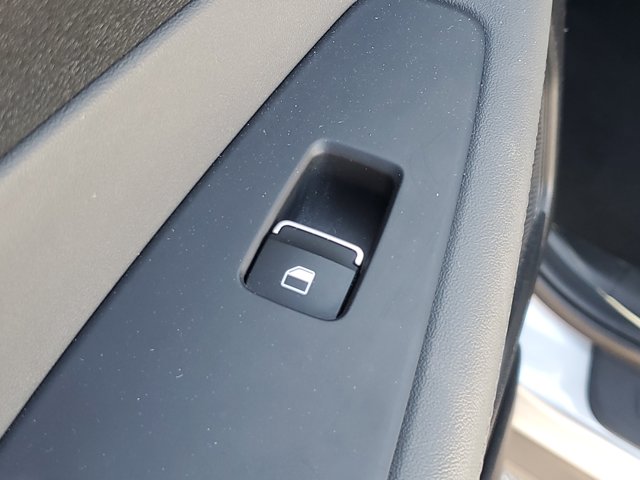 Vehicle image 16 of 33