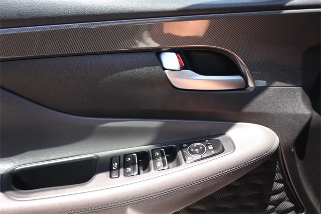 Vehicle image 21 of 29