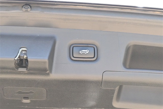 Vehicle image 25 of 29