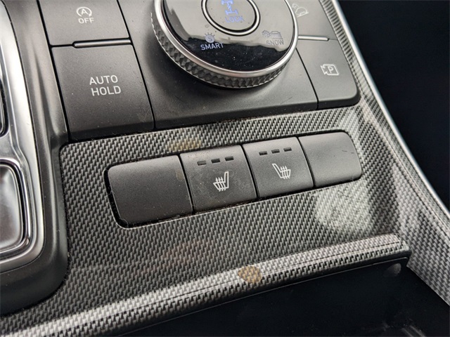 Vehicle image 23 of 29
