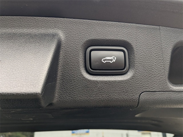 Vehicle image 13 of 29