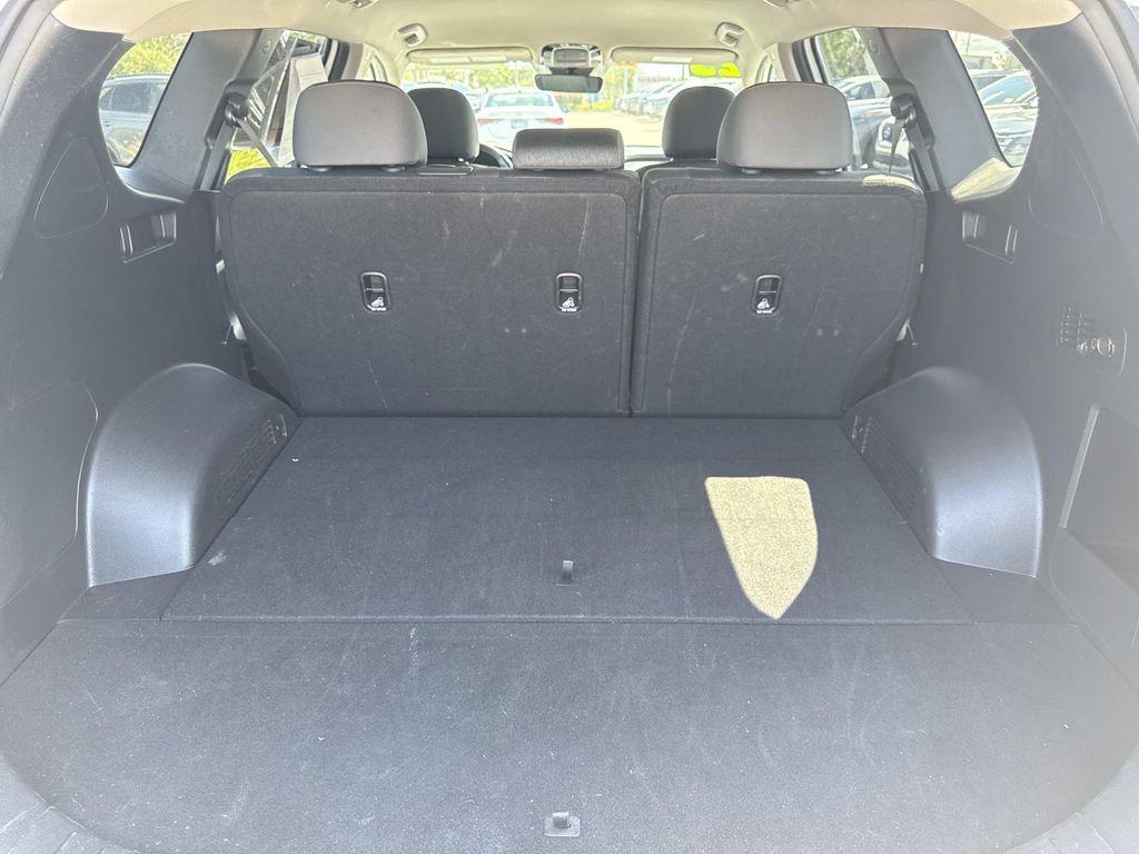2023 Hyundai Santa Fe SEL Image 9 of 34