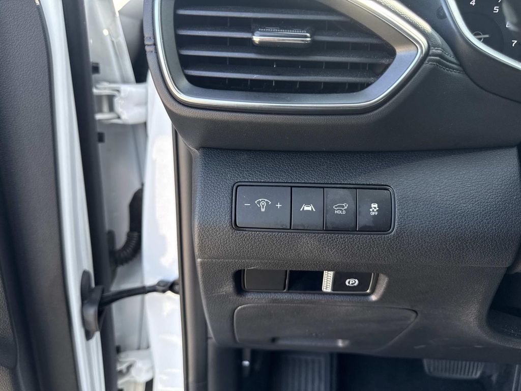 2023 Hyundai Santa Fe SEL Image 29 of 34