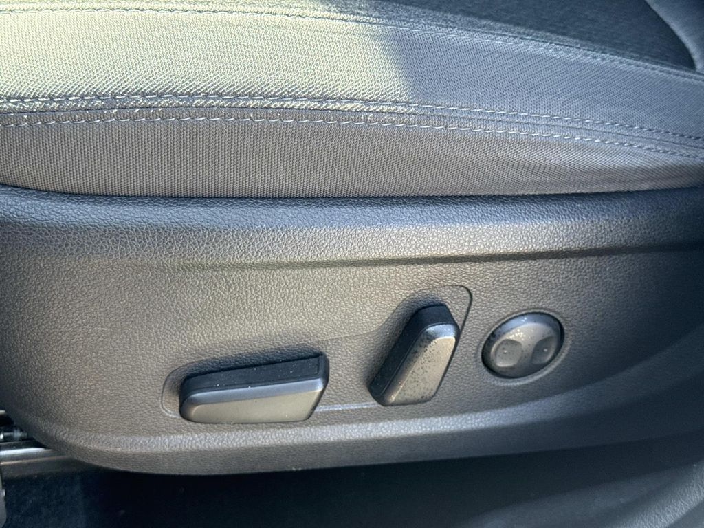 2023 Hyundai Santa Fe SEL Image 28 of 34