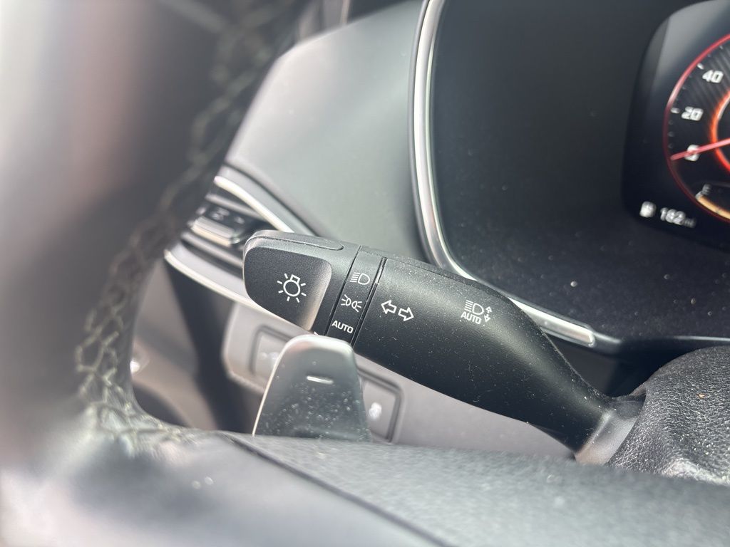 Vehicle image 13 of 21