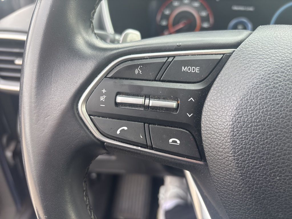 Vehicle image 17 of 21