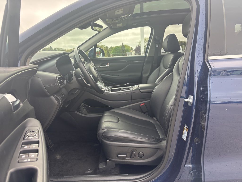 Vehicle image 9 of 21